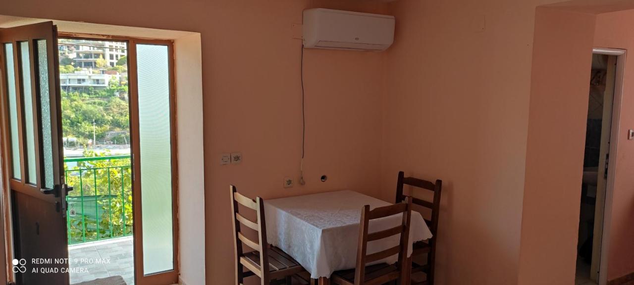 Amalias Room Himare Exterior photo